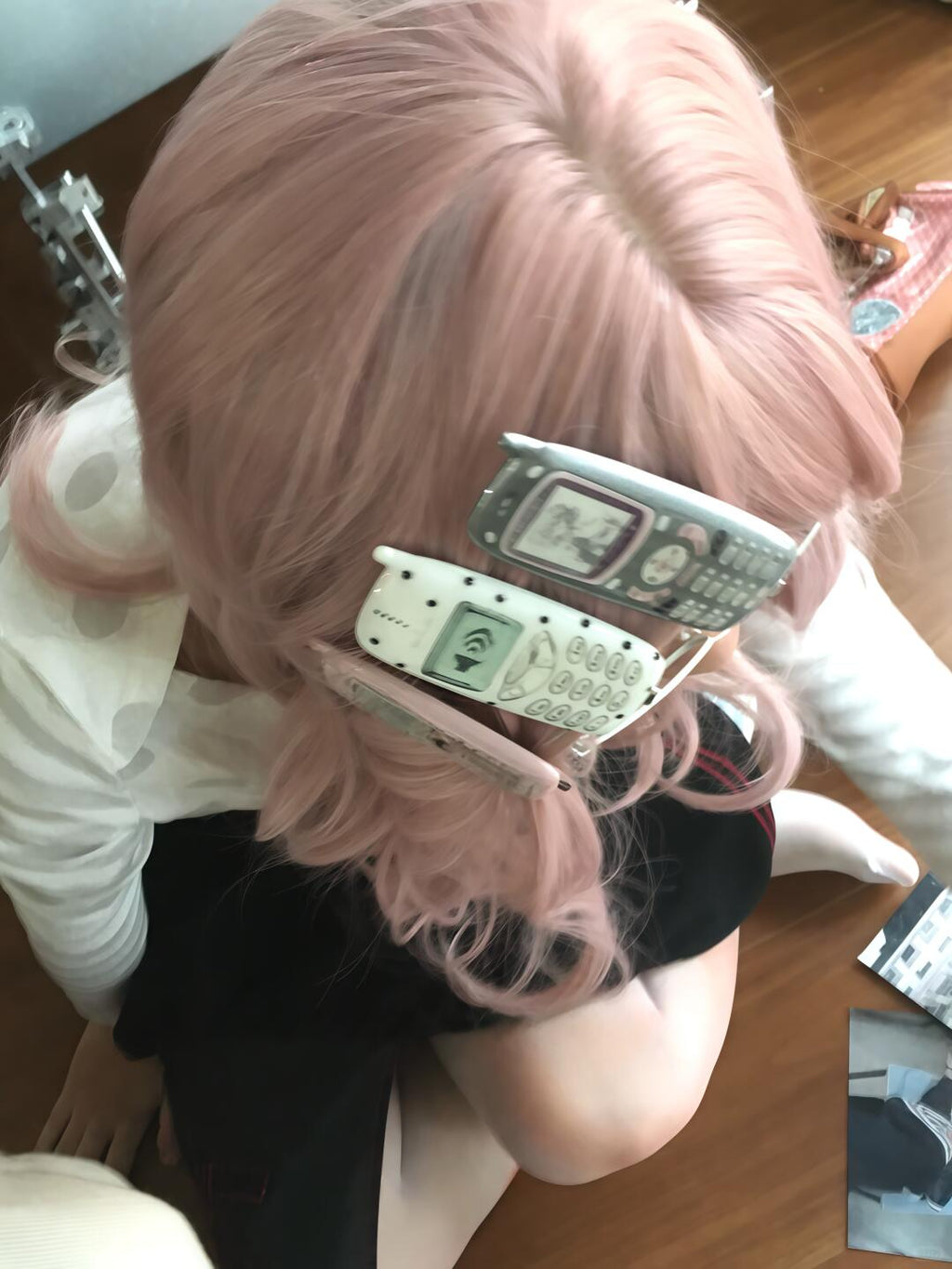 Mobile phone-shaped hairpin