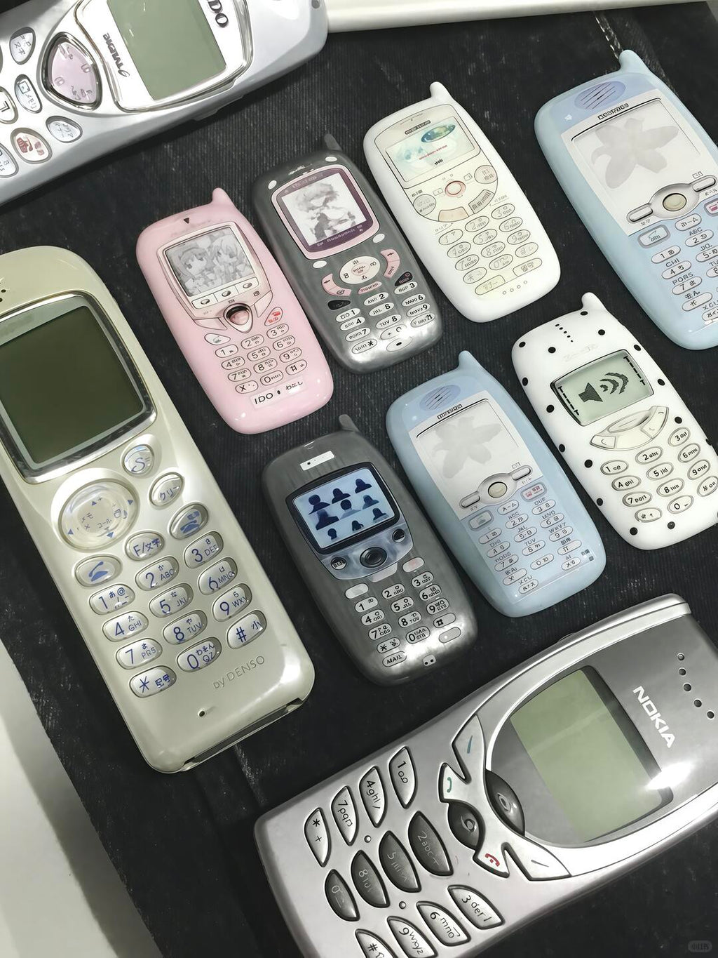 Mobile phone-shaped hairpin