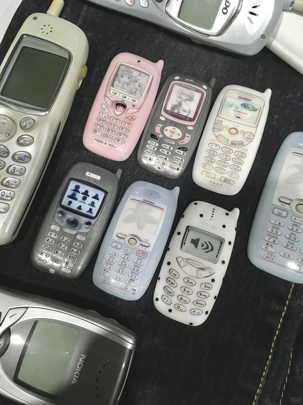 Mobile phone-shaped hairpin